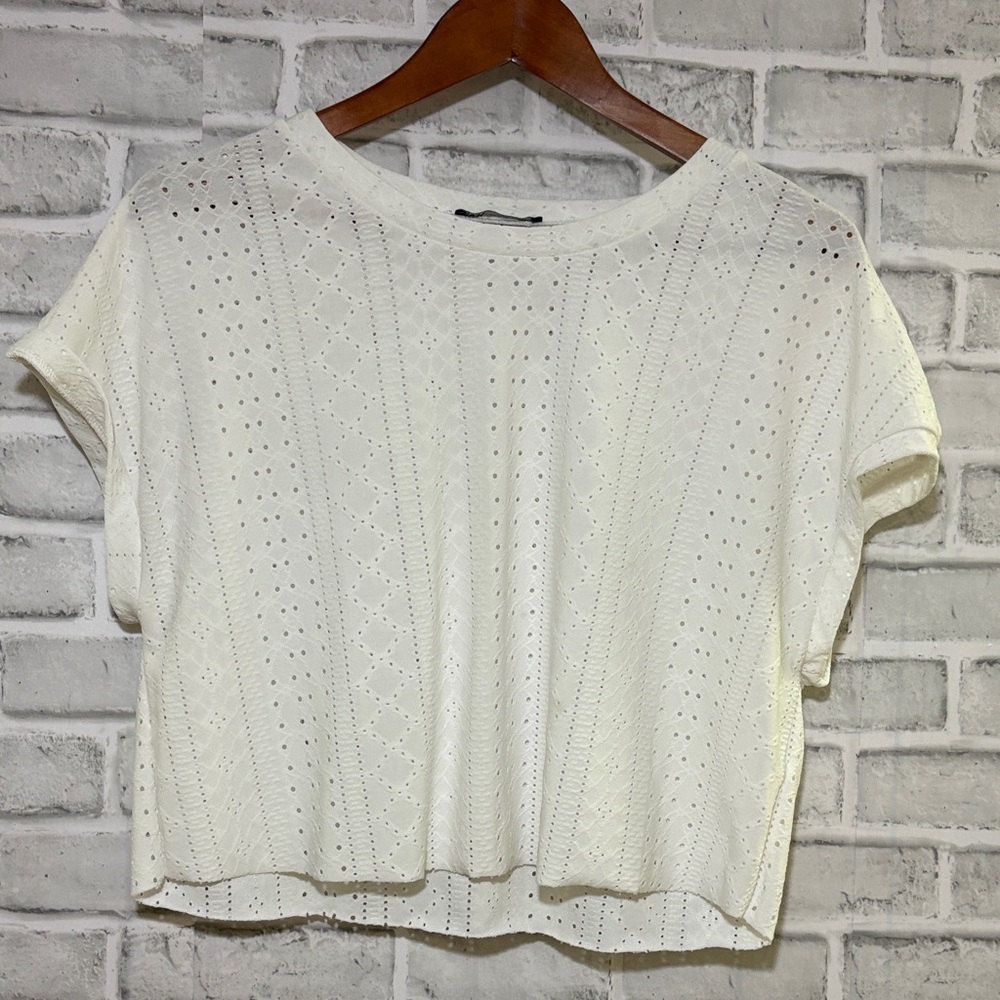 Zara White Eyelet short sleeve blouse size small